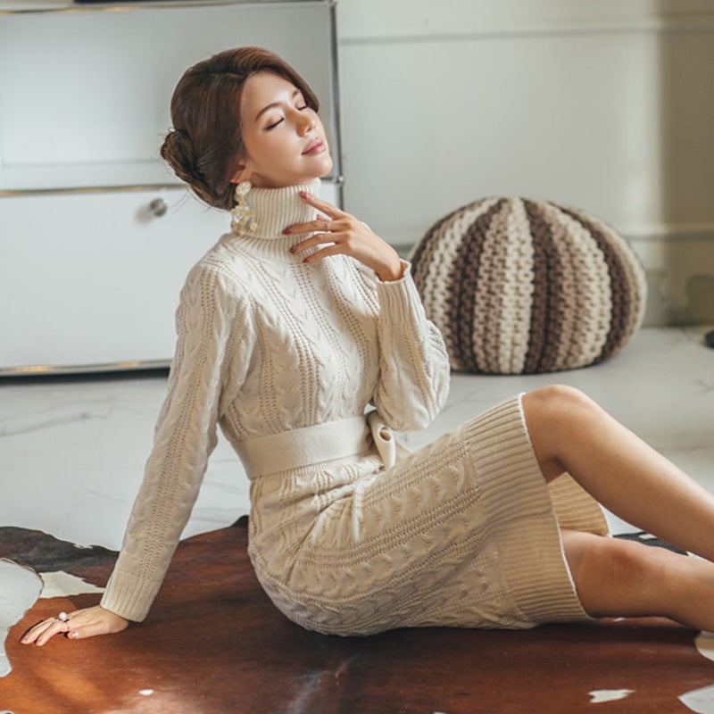 Robe Pull Femme à Col Montant et Taille Lacée – Élégance et Confort